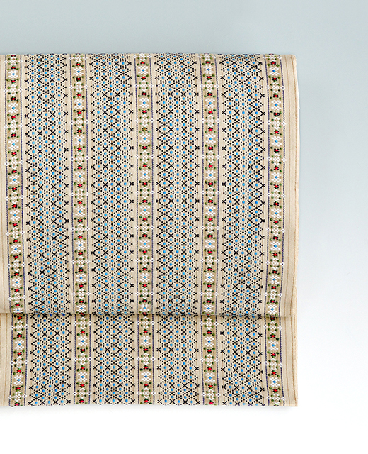 川崎淑子 制作：草木染め木綿花織九寸名古屋帯『遥かなる旅』